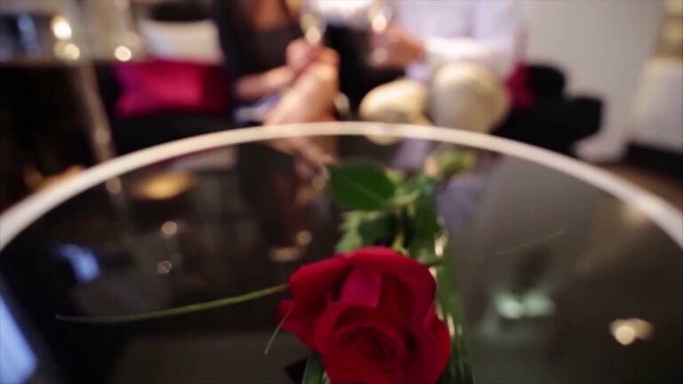 Escapadas Románticas: Detalles en Hoteles con Jacuzzi