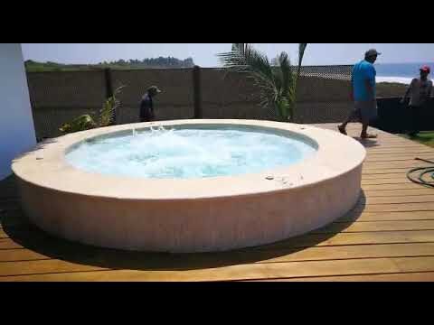 Disfruta del Relax: Jacuzzi al Aire Libre